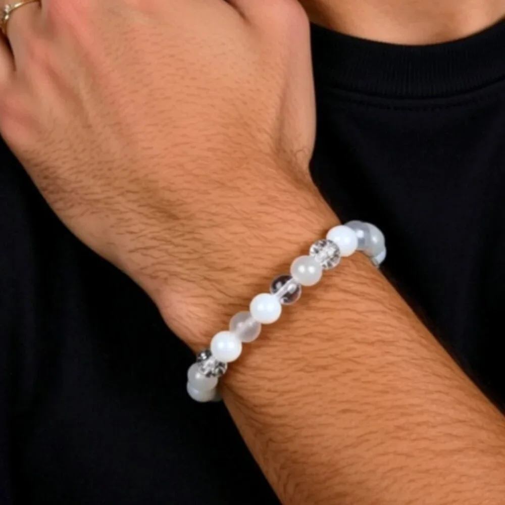 Opaque, crackled white and solid white beaded stretch bracelet. NWT (MJW030)